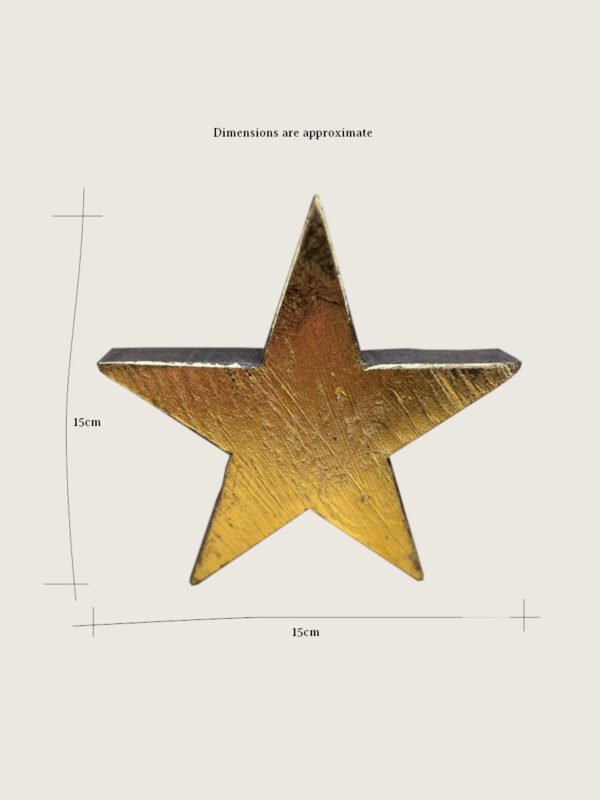 A wooden recycled star showing product dimensions